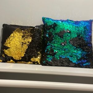 2 sides sequencing pillows